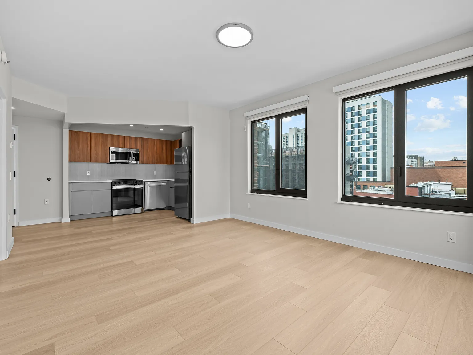 2905 West 17th Street — Photo 2