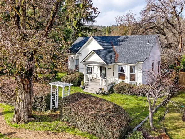 470 S 3rd St, Jacksonville, OR 97530