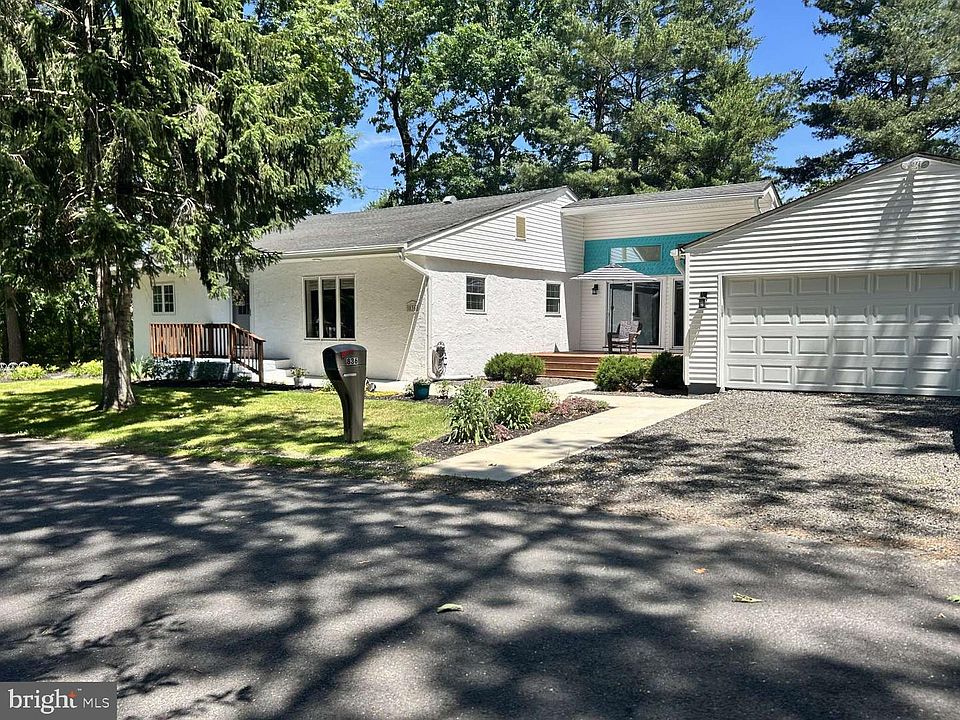 1st image of 836 Spruce Ln