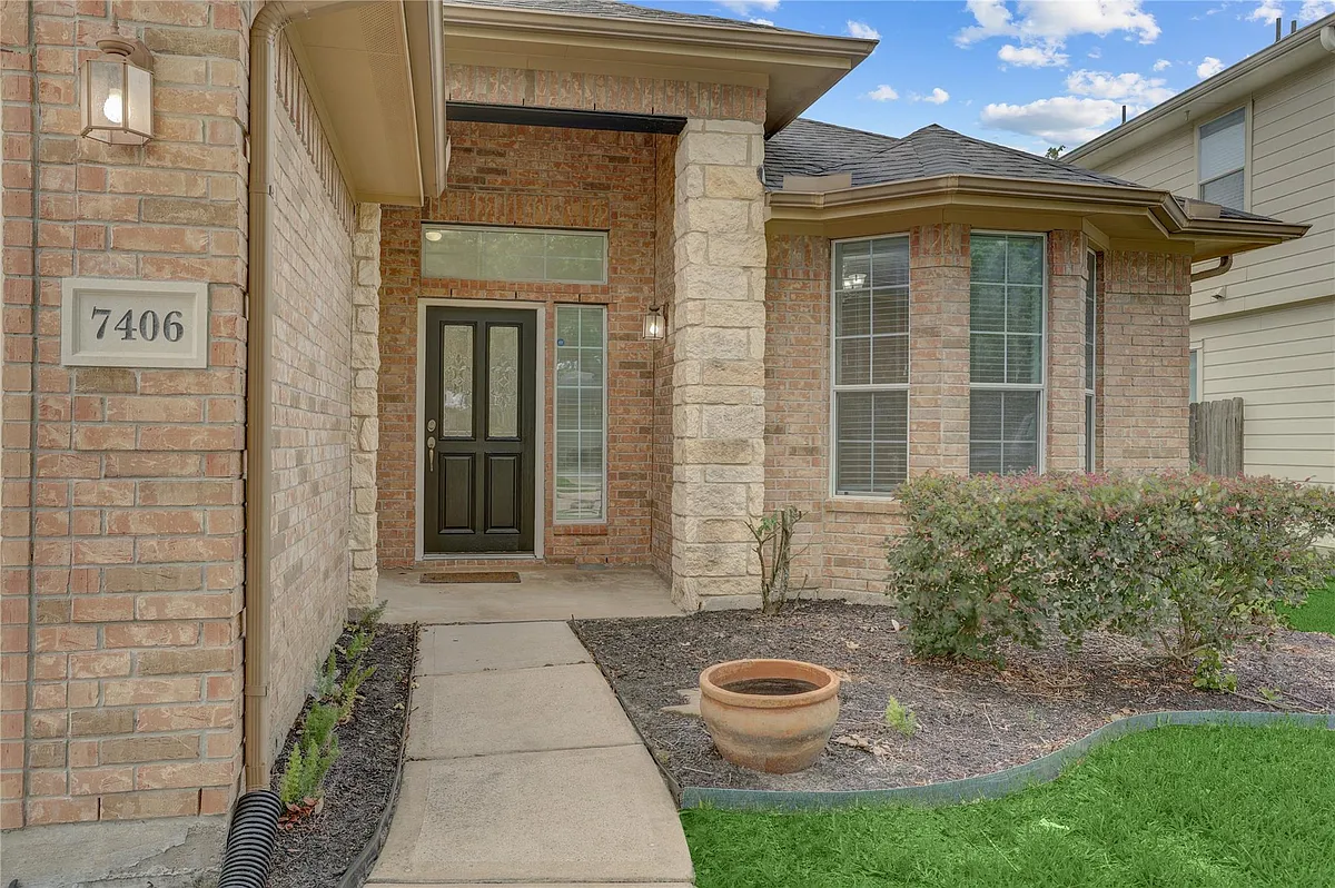Building Photo - 7406 Sabinal Creek Dr