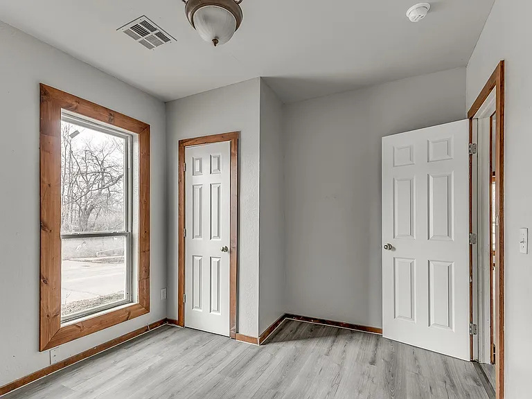 118 S Miles Ave — Photo 13
