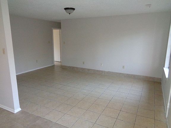 4th image of 5164 Woody Dr