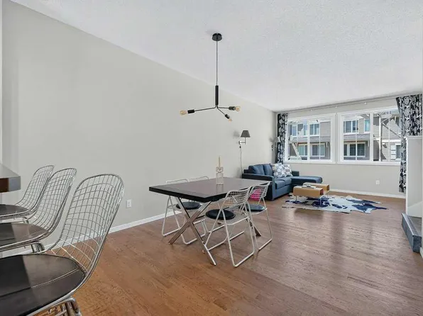 48 W Kinlea Cmn NW, Calgary, AB T3R 0S2