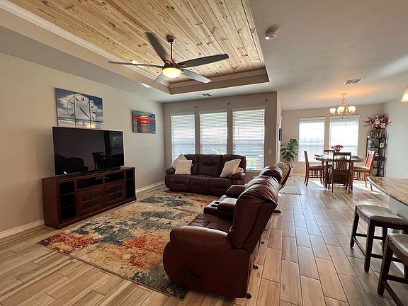 4th image of 137 Highwood Dr