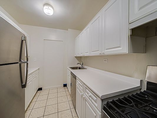 4th image of 300 E 46th St APT 11F