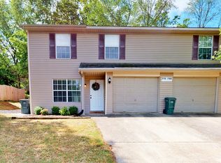 2210 E Honeysuckle Ln, Fayetteville, AR 72703