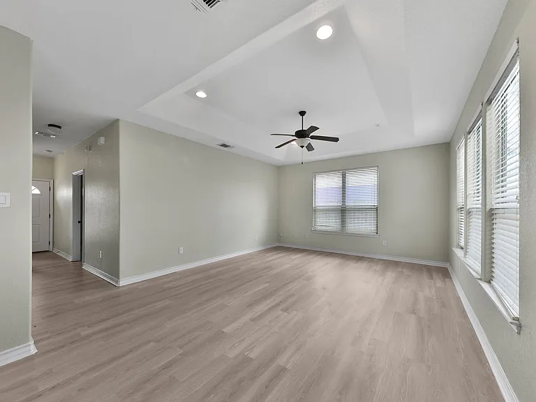 102 Cornell Ave — Photo 8