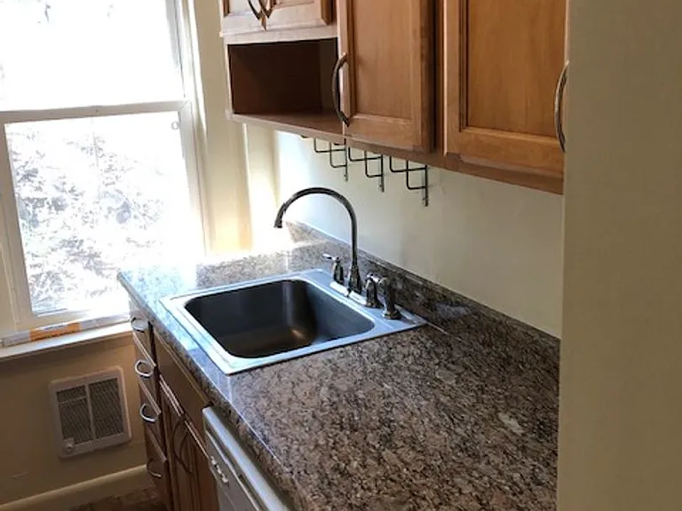 1910 Sulgrave Ave — Photo 19
