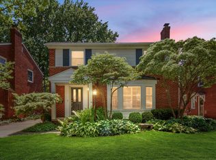 1755 Newcastle Rd, Grosse Pointe Woods, MI 48236