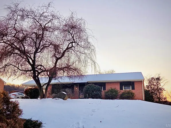 1124 Roundtree Dr, Bedford, VA 24523