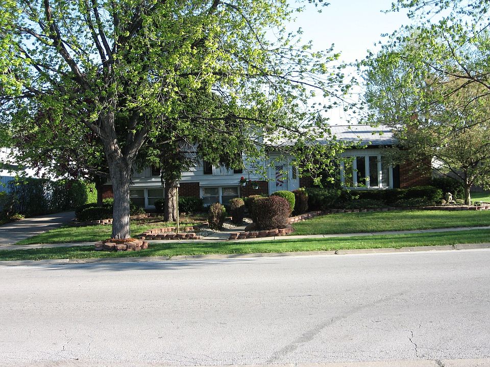 2nd image of 6012 Victoria Dr