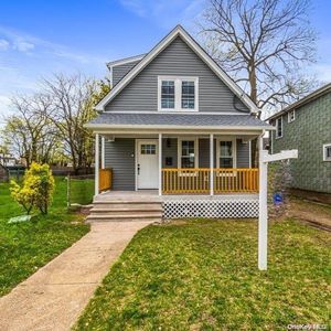 6 Rev Clinton C Boone, Hempstead, NY, 11550