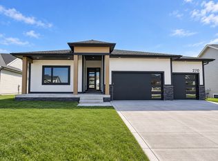 270 NW Copperleaf Ct, Waukee, IA 50263