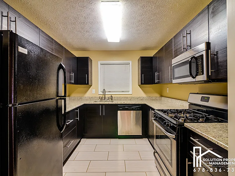 1808 Augusta Dr — Photo 7