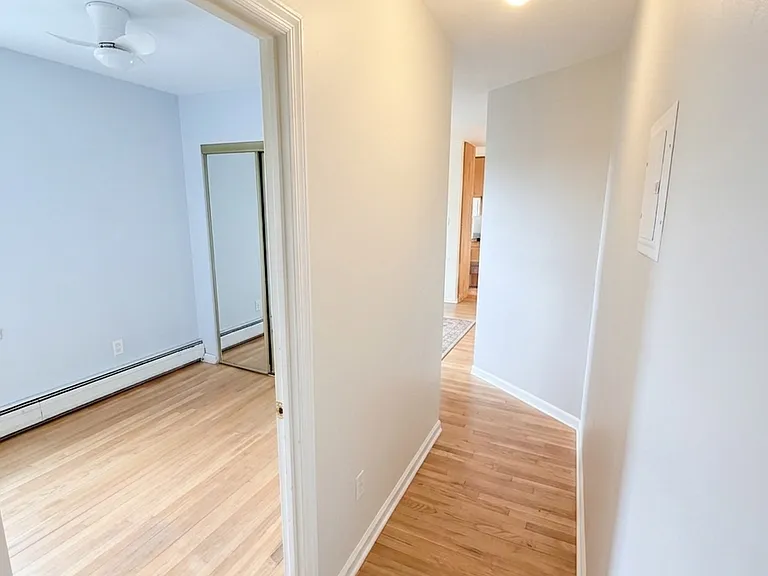 278 Monmouth St #3R — Photo 8