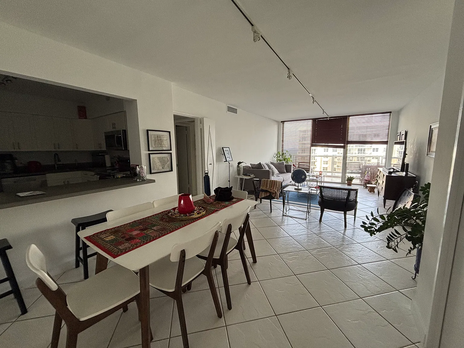 2 bed, 1030 sqft, $3,650 — Photo 2