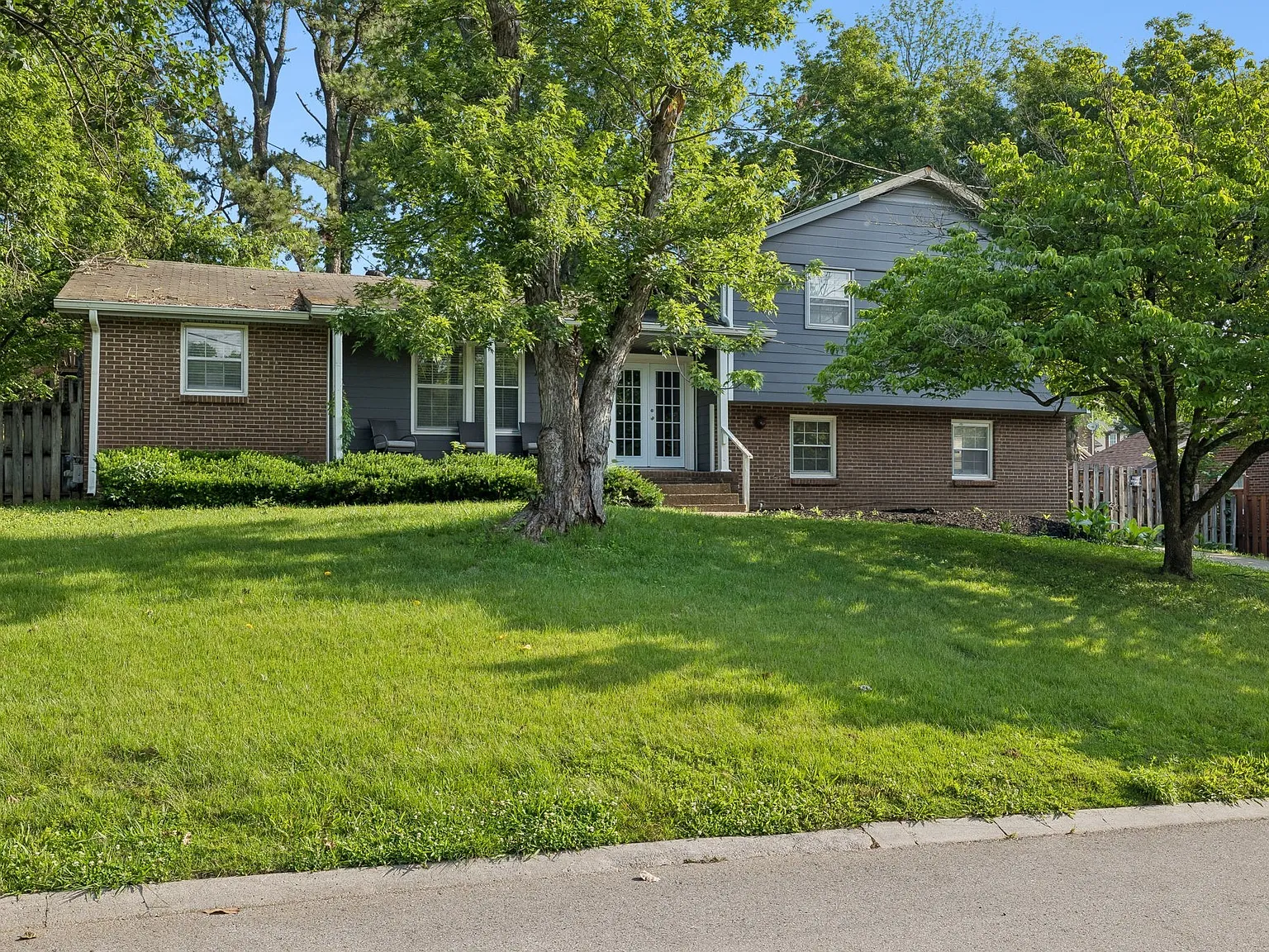 3 bed, 1.5 bath, 2382 sqft, $2,250 — Photo 2
