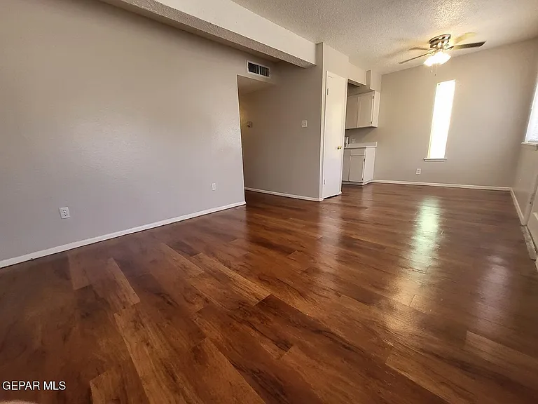 5209 Carousel Dr #6 — Photo 4