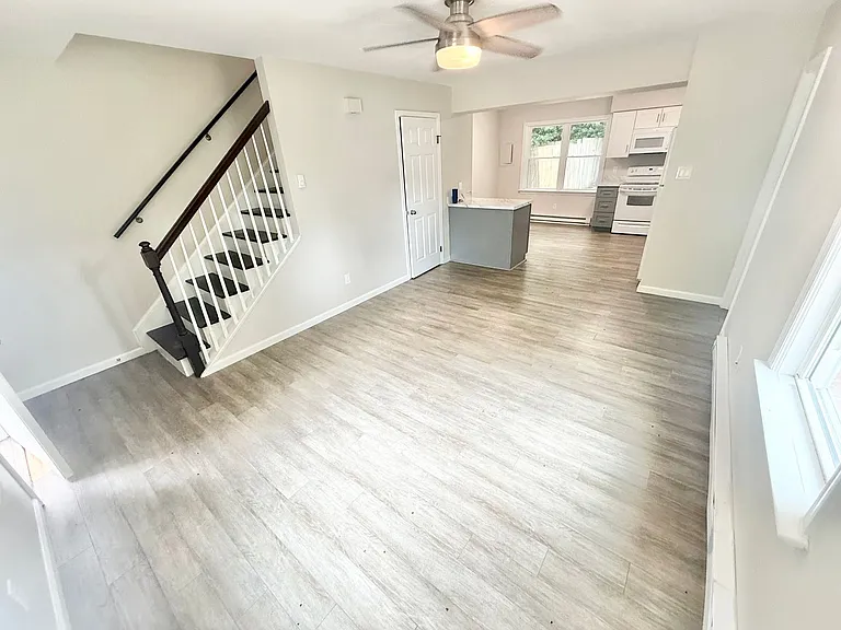 1820 Parkview Ave — Photo 3