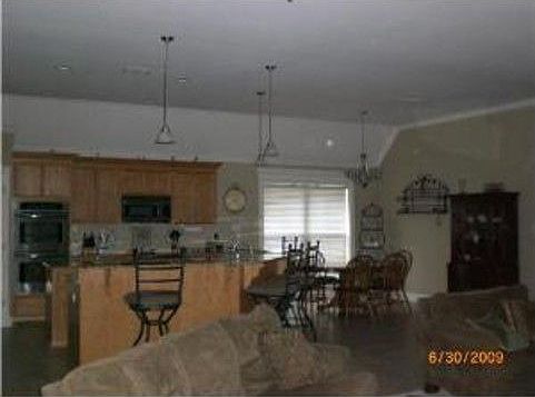 3rd image of 1020 Cressmont St