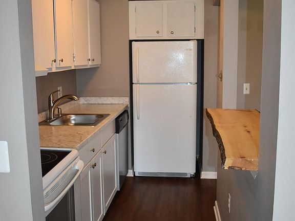 2nd image of 76 Parkwood Ln