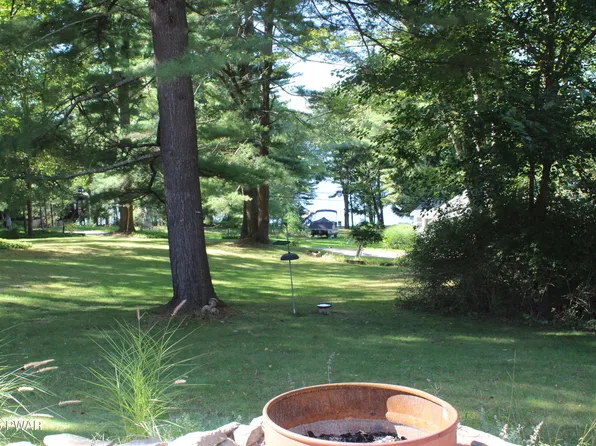 104 Mark Ln, Dingmans Ferry, PA 18451