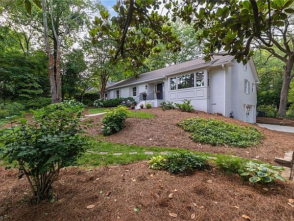 4th image of 3600 Starmount Dr
