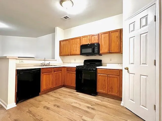 895 Redwood Dr — Photo 4