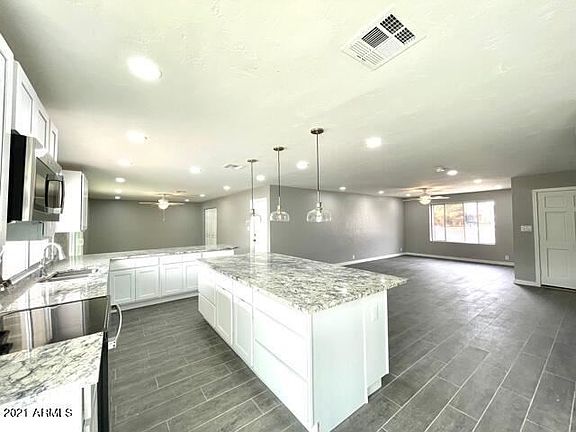 3rd image of 5002 W Augusta Cir