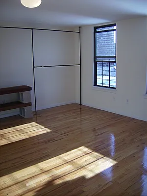 Rented by Perry Associates NYC Inc | media 21