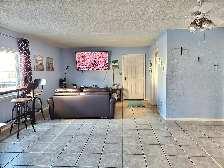 132 E Gardenia St #1 — Photo 3