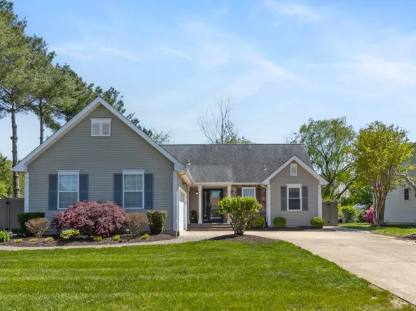 1 Charles Dr, New Castle, DE 19720