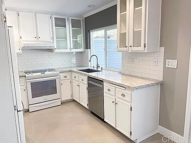 409 Windjammer Cir — Photo 5
