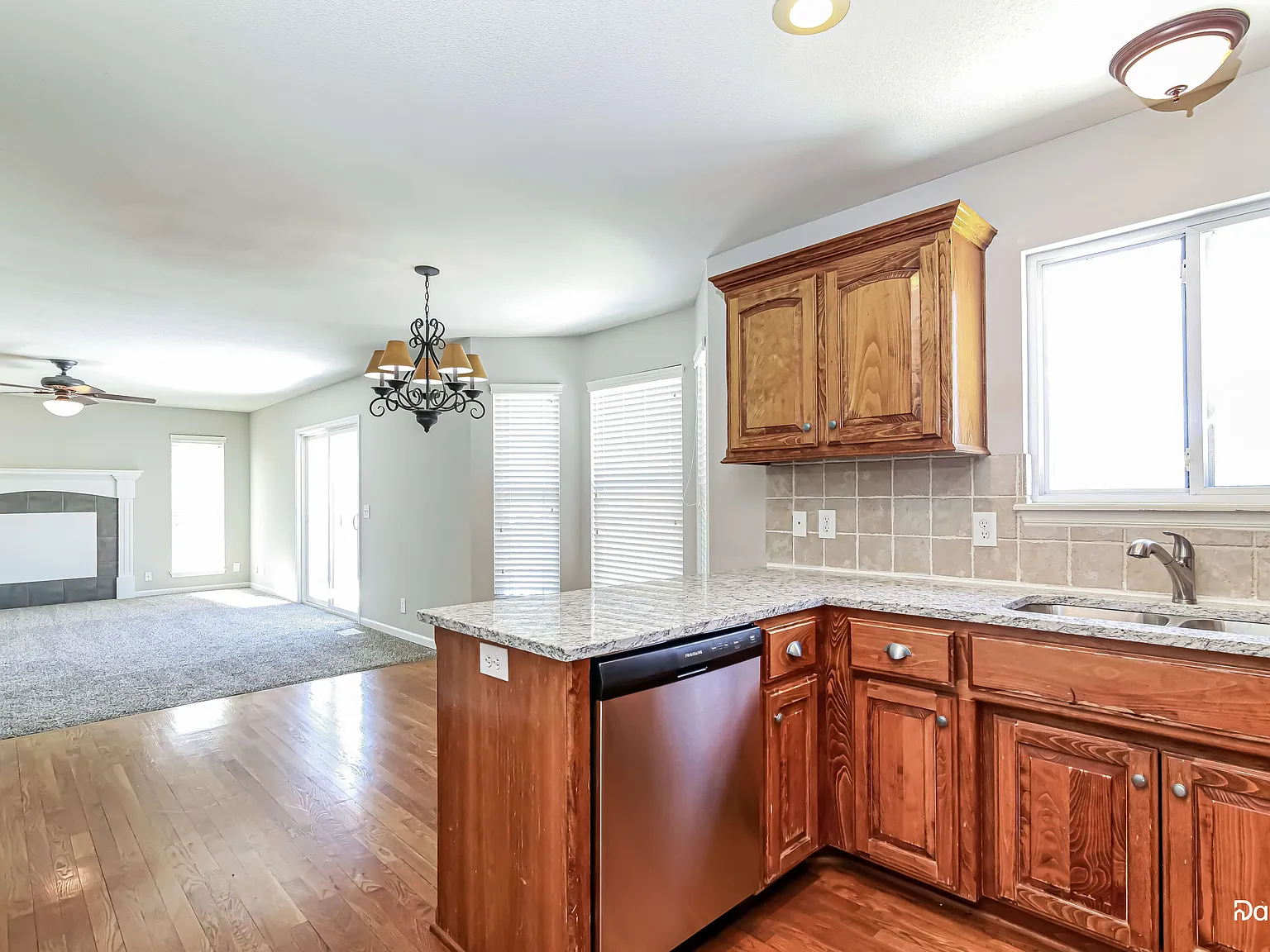 4 bed, 3.5 bath, 2960 sqft, $2,775 — Photo 2