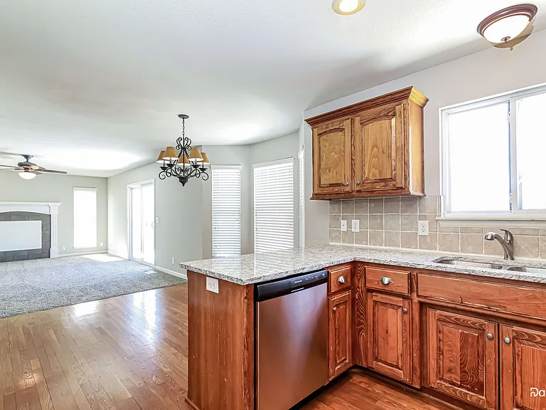 10808 N Donnelly Ct — Photo 2