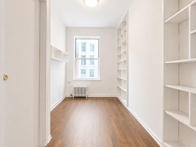 154 E 28th St #3F — Photo 7