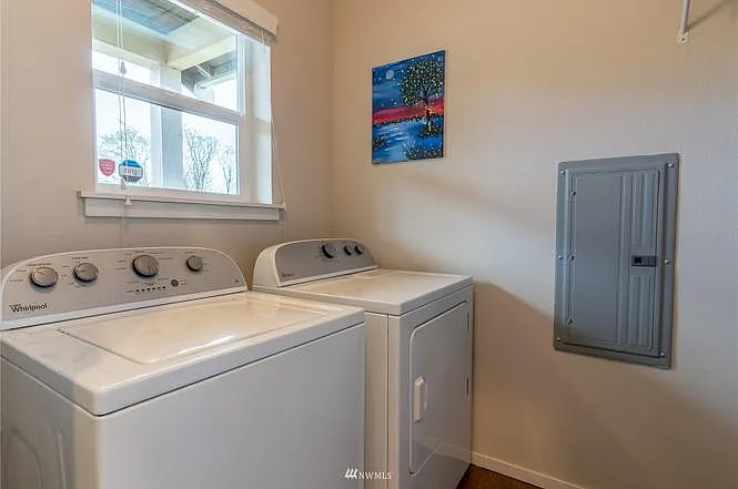 4 bed, 2.5 bath, 1554 sqft, $3,400 — Photo 4