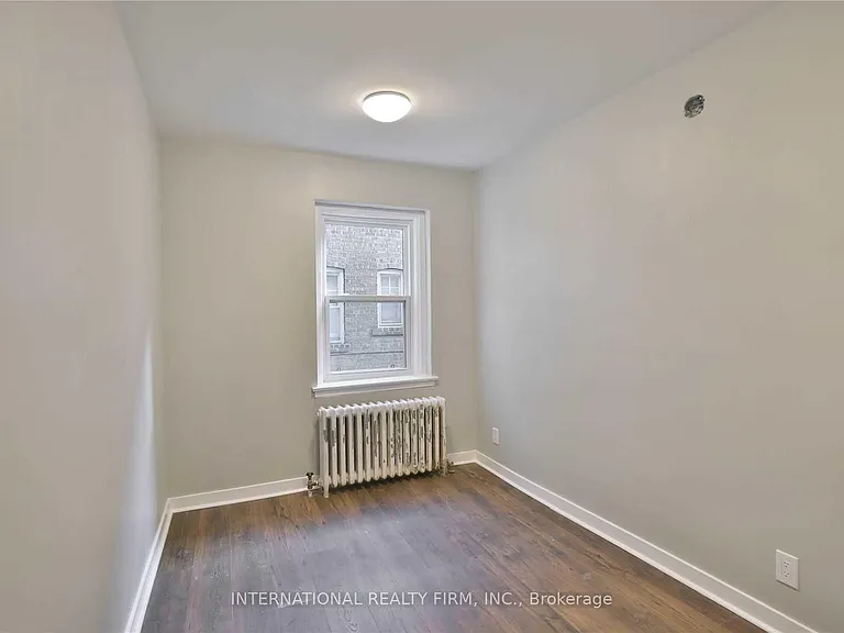 1094 College St #11 — Photo 6