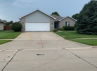 420 Huntington Dr, Sergeant Bluff, IA 51054