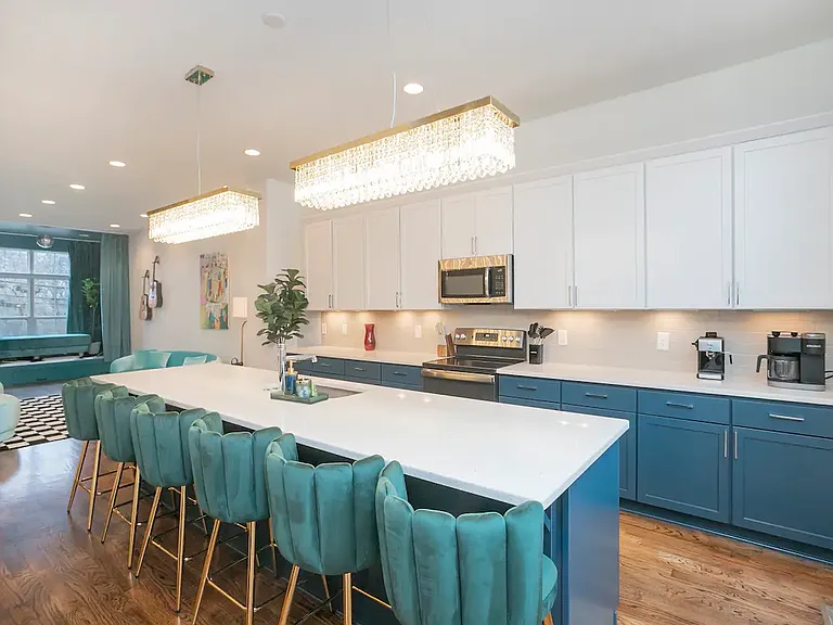 1069 E Trinity Ln — Photo 18