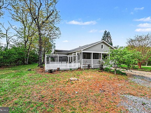 3rd image of 1564 Perry Rd