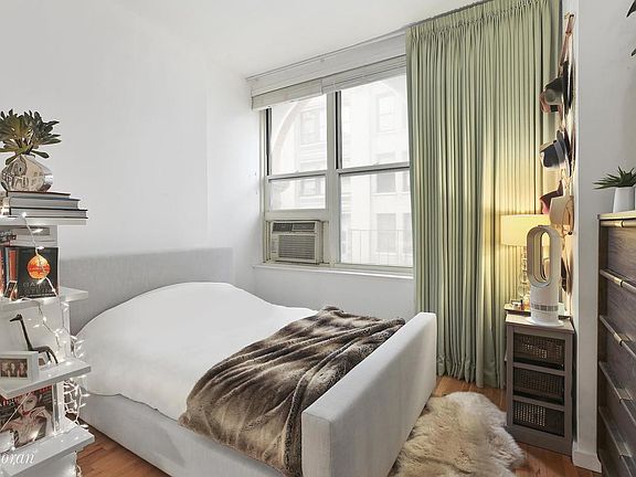 3rd image of 15 Waverly Pl #5T