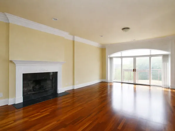 924 W Cornelia Ave #4S, Chicago, IL 60657