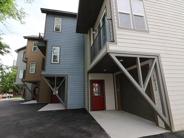 1030 Belford Ave — Photo 5