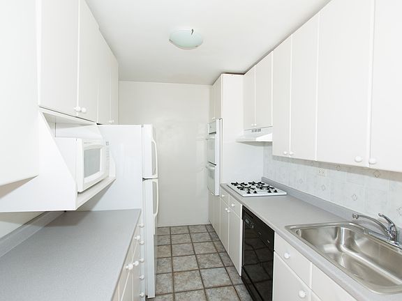 4th image of 555 Kappock Street #16U