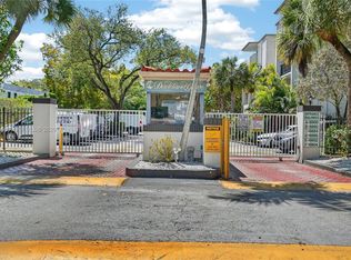Dadeland Grove Condo, Pinecrest, FL 33156