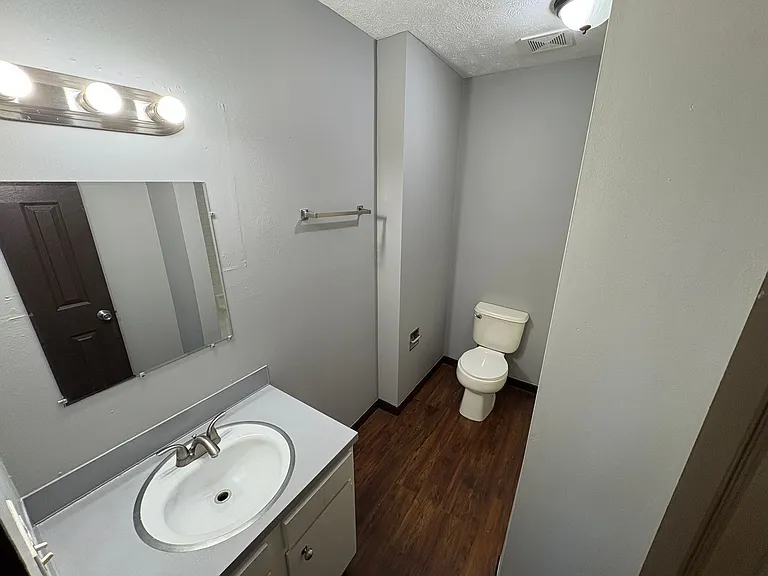 1905 G St — Photo 15