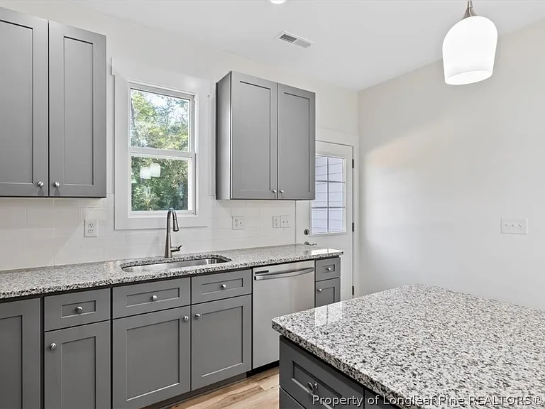 601 E Bay St — Photo 10