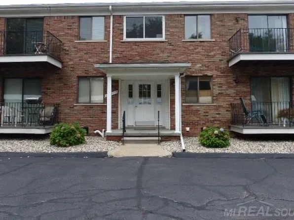 23009 Liberty St, Saint Clair Shores, MI 48080