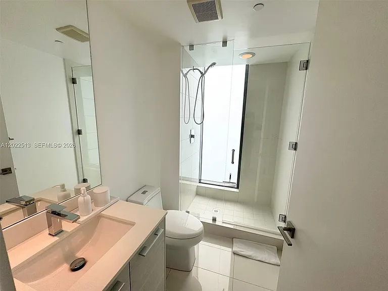 650 NE 32nd St #1901 — Photo 21